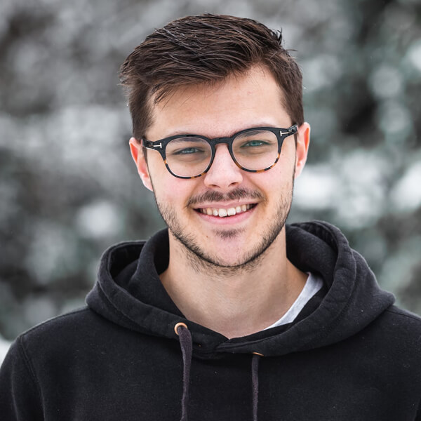 Иван Иванов